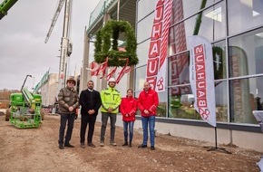 Bauhaus AG: BAUHAUS feiert Richtfest in Wiesbaden: Neues Fachcentrum setzt Maßstäbe in Sachen Nachhaltigkeit