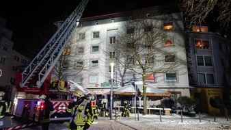 Feuerwehr Bochum: FW-BO: Feuer in einem mehrgeschossigen Wohn- und Geschäftshaus in der Bochumer Innenstadt