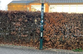 Kreispolizeibeh&ouml;rde Kleve: POL-KLE: Kevelaer - Abdeckklappe von mehreren Stra&szlig;enlaternen entwendet: Gefahrenstelle durch Mitarbeitende des Bauhofs beseitigt