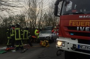 Feuerwehr Mettmann: FW Mettmann: Verkehrsunfall mit eingeklemmter Person auf dem Südring/B7 in Mettmann