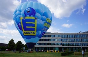 EDEKA Rhein-Ruhr Stiftung & Co. KG: Pressemitteilung | Ballontaufe in Moers: Start frei für den neuen EDEKA-Heißluftballon