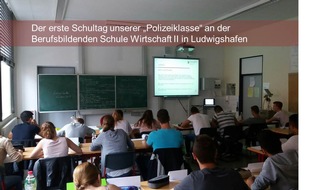 Polizeipräsidium Rheinpfalz: POL-PPRP: ++ Schule und Polizei ++
Der erste Unterrichtstag der Höheren Berufsfachschule Polizei in Ludwigshafen