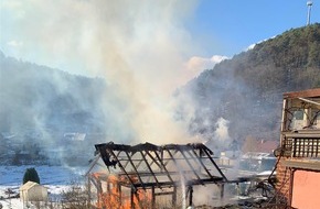 Polizeidirektion Neustadt/Weinstraße: POL-PDNW: Scheunenbrand in Elmstein-Appenthal