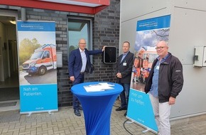 Rettungsdienst-Kooperation in Schleswig-Holstein gGmbH: RKiSH: Wie Ökostrom auf die Straße kommt - Neue E-Ladesäulen bei der RKiSH