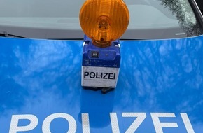 Polizeiinspektion Stade: POL-STD: Unbekannte Autok&auml;ufer stellen PKW an der Autobahn ab - Absicherungsleuchten der Polizei entwendet