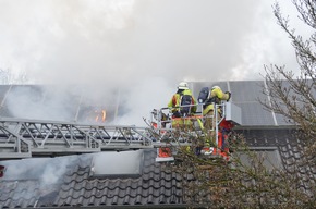 POL-STD: Einfamilienhaus in Stade durch einen Brand schwer beschädigt - Gesamtschaden ca. 400.000 Euro