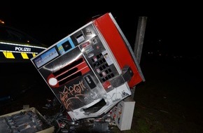 Kreispolizeibehörde Herford: POL-HF: Zigarettenautomat zerstört- Explosion in der Nacht