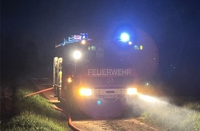 Freiwillige Feuerwehr Reichenau: FW Reichenau: Brennende Riedballen gelöscht, Reichenau-Mittelzell - 11.04.2025