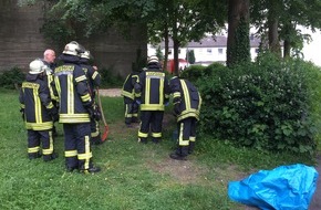 Feuerwehr der Stadt Arnsberg: FW-AR: Feuerwehr sichert unbekannte Substanz auf Neheimer Kinderspielplatz