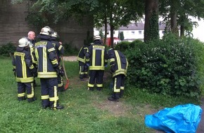 Feuerwehr der Stadt Arnsberg: FW-AR: Feuerwehr sichert unbekannte Substanz auf Neheimer Kinderspielplatz
