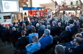 Deutscher Feuerwehrverband e. V. (DFV): Eindrucksvolle Vorführung und historische Entwicklung / Erfolgreiches Feuerwehrhistorisches DFV-Fachseminar zu Handdruckfeuerspritzen