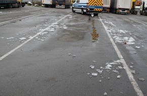 Polizeidirektion Kaiserslautern: POL-PDKL: A6/Ramstein-Miesenbach, Unfallgefahr durch Eisplatten von Lkw-Dächern