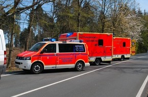 Feuerwehr Iserlohn: FW-MK: Schwerer Frontalunfall auf der Dortmunder Straße