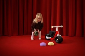 woom Kinderfahrr&auml;der: Geschenke-Highlight f&uuml;r kleine Entdecker*innen: woom WOW limitierte X-Mas-Edition mit Stapelstein&reg;-Bundle