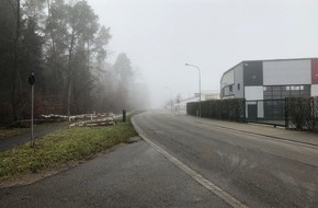 Polizeidirektion Landau: POL-PDLD: Herxheim, Am Kleinwald, 19.12.2019 11:30 Uhr - 13:15 Uhr Viel Nebel, wenig Licht