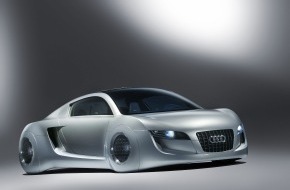 Audi / AMAG Import AG: Ein Audi für das Jahr 2035 - In "I, ROBOT" geht Will Smith mit dem Sportcoupé Audi RSQ auf Verbrecherjagd