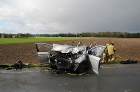 Freiwillige Feuerwehr Menden: FW Menden: Schwerer Verkehrsunfall in Menden-Halingen