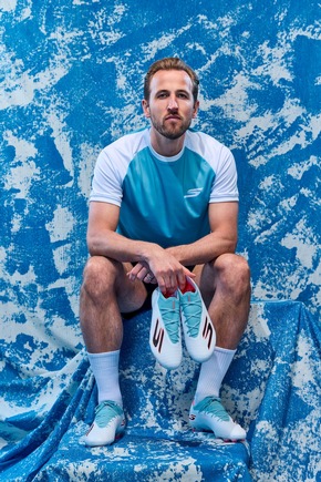 SKECHERS FOOTBALL ÜBERNIMMT DIE KONTROLLE AUF DEM PLATZ MIT DEM NEUEN SKX_2 FUSSBALLSCHUH