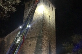 Feuerwehr Hattingen: FW-EN: Mehr als 80 Einsatzkräfte der Hattinger Feuerwehr üben den Ernstfall an der St.-Georgs-Kirche