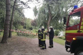 Freiwillige Feuerwehr Werne: FW-WRN: TH_1 - LZ1 - umgestürzter Baum im Stadtpark