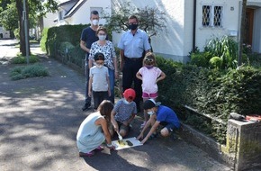 Polizei Paderborn: POL-PB: Gelbe Füße weisen Grundschülern den sicheren Schulweg