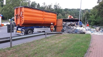 Polizeiinspektion Hameln-Pyrmont/Holzminden: POL-HM: Umgestürzter Lkw verursacht Stau im Berufsverkehr