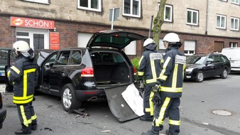 Feuerwehr Bochum: FW-BO: Fahrzeug streift Hauswand in Innenstadt