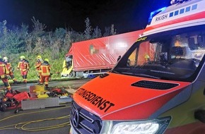 Kreisfeuerwehrverband Segeberg: FW-SE: Schwerer Verkehrsunfall mit LKW-Beteiligung auf der BAB7
