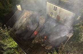 Polizei Mettmann: POL-ME: Leerstehendes Wohnhaus brennt aus - die Polizei ermittelt - Monheim am Rhein - 2310046