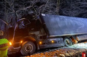 Kreisfeuerwehr Rotenburg (Wümme): FW-ROW: LKW verunglückt auf Landesstraße