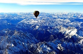 Zell am See-Kaprun: Über weiße Landschaften schweben: Österreichs internationale Ballonwoche in Zell am See-Kaprun - BILD