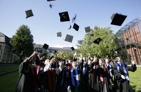 Bucerius Law School: Ehrung der ersten Absolventen des "Bucerius/WHU Master of Law and Business"