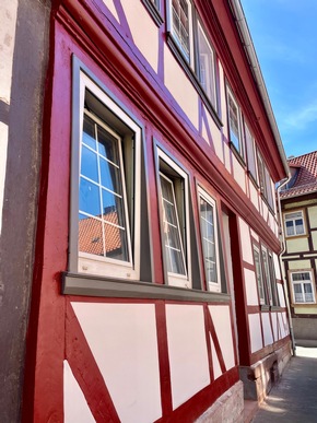 Tatkräftig saniert am „Hören"