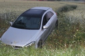 Polizei Minden-Lübbecke: POL-MI: 21-Jährige steuert PKW über Getreidefeld in Graben
