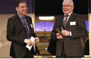 VITRONIC Dr.-Ing. Stein Bildverarbeitungssysteme GmbH: VITRONIC erhält "Axia-Award 2013" für nachhaltige Unternehmensführung