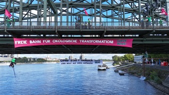 Robin Wood e.V.: Protestaktion in Köln: Freie Bahn für ökologische Transformation