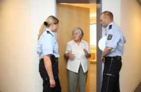Polizei Rhein-Erft-Kreis: POL-REK: Seniorin beraubt - Frechen
