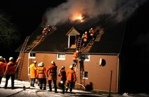 Polizeiinspektion Hameln-Pyrmont/Holzminden: POL-HM: Brand eines Stallgebäudes greift auf Wohnhaus über