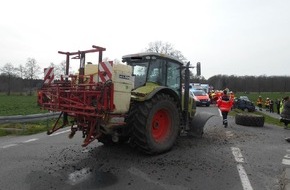 Polizeiinspektion Nienburg / Schaumburg: POL-NI: Traktorfahrer übersieht PKW - vier verletzte Personen davon zwei schwer