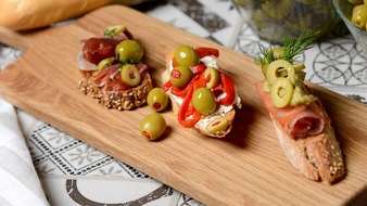 Europe at your table, with olives from Spain: The versatility of European olives allows for tasty dishes with food surpluses / Use Olives to avoid food waste