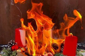 Feuerwehr Essen: FW-E: Adventsgesteck geht in Flammen auf, Rauchmelder warnt Bewohnerin - keine Verletzten