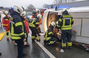 Feuerwehr Sprockhövel: FW-EN: Kleintransporter verunfallt auf Autobahn Fahrer eingeklemmt