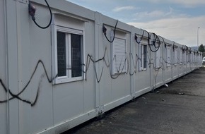 Polizeipräsidium Mannheim: POL-MA: Sinsheim/Rhein-Neckar-Kreis: Unbekannte beschädigen mehrere Objekte mit Sprühfarbe - Zeugen gesucht