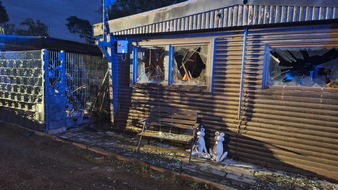 Feuerwehr M&uuml;lheim an der Ruhr: FW-MH: Feuerwehreinsatz auf Campingplatz in M&uuml;lheim an der Ruhr