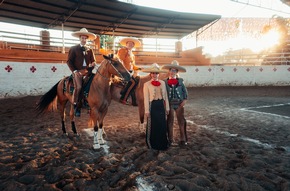 Von der Mongolei bis Mexiko: &quot;Die Braut, ihr Mann, die Eltern &amp; Wir! Kai und Knossi auf Hochzeitsreise&quot;