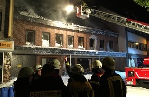 Freiwillige Feuerwehr der Stadt Goch: FF Goch: Großbrand in der Innenstadt: Feuerwehr verhindert Übergreifen der Flammen