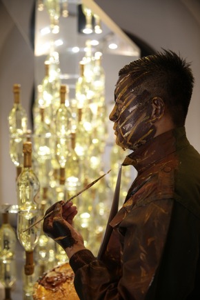Liu Bolin und Maison Ruinart zu Gast im The Ritz-Carlton Maldives Fari Islands