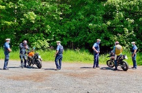 Polizeipräsidium Mittelhessen - Pressestelle Wetterau: POL-WE: Motorradkontrollen am Vatertag: Präventionsgedanke im Fokus der Polizei