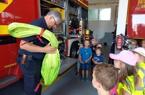 Freiwillige Feuerwehr Gangelt: FW Gangelt: Kinder der Villa Kunterbunt besuchen die Feuerwehr