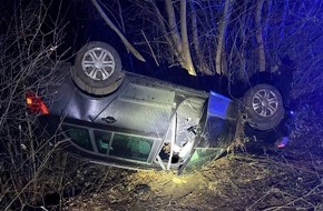 Polizei Minden-L&uuml;bbecke: POL-MI: Auto kracht gegen Baum
